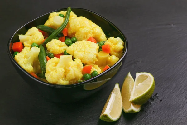 Hint vejetaryen körili sebze kavurma. Boşaltmak, yatay v