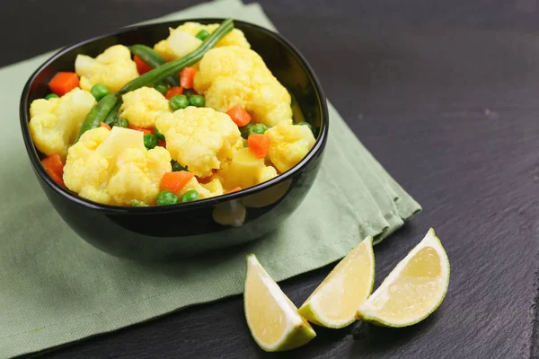 Hint vejetaryen körili sebze kavurma. Boşaltmak, yatay v