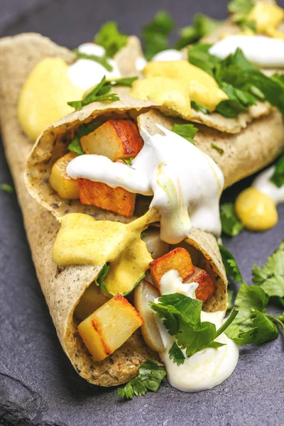 Vejetaryen masala dosa patates, Hint turşusu ile sambar sos