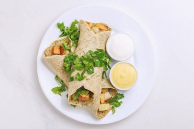 Vejetaryen masala dosa patates, Hint turşusu ile sambar sos