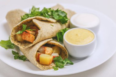 Vejetaryen masala dosa patates, Hint turşusu ile sambar sos