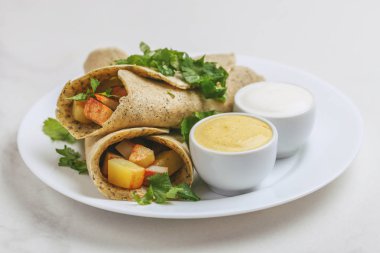 Vejetaryen masala dosa patates, Hint turşusu ile sambar sos