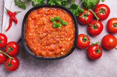 Hint domates Rasam mercimek, nane, kişniş ve kaju