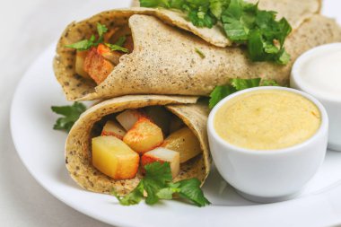 Vejetaryen masala dosa patates, Hint turşusu ile sambar sos