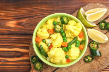 Hint vejetaryen körili sebze kavurma. Boşaltmak, üstten görünüm