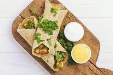 Vejetaryen masala dosa patates, Hint turşusu ile sambar sos