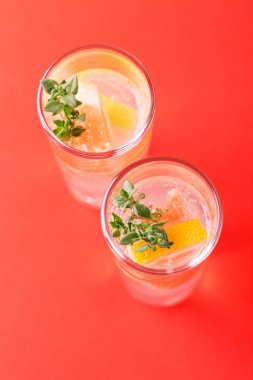 Cin acı limon kekik ve greyfurt. 