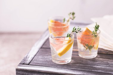 Cin acı limon kekik ve greyfurt. 