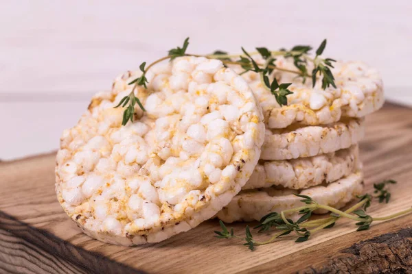 Pasteles Arroz Con Tomillo Sobre Fondo Blanco — Foto de Stock