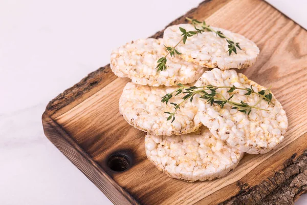 Pasteles Arroz Con Tomillo Sobre Fondo Blanco — Foto de Stock