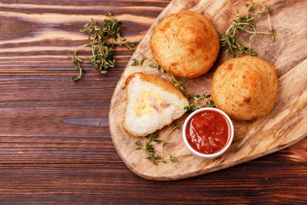 Sisilialainen Arancini Riso Paistettuja Risotto Riisipalloja Italialaista Ruokaa Coxinha Kanaa — kuvapankkivalokuva