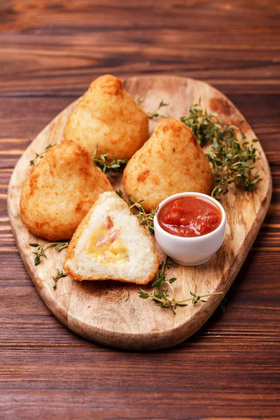 Sisilialainen Arancini Riso Paistettuja Risotto Riisipalloja Italialaista Ruokaa Coxinha Kanaa — kuvapankkivalokuva