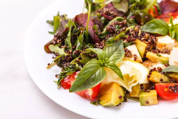 Healthy Bowl Quinoa Salad Tofu Broccoli Basil Arugula Avocado Olives — Stock Photo, Image