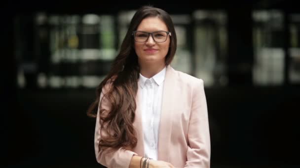 Portrait Of Happy Beautiful Business Woman Posing On the Street In Summer, Friendly Smiling, Looking at Camera With Cheerful Confident Expression And Correcting Her Glasses. — Stock Video