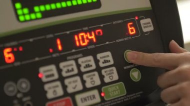 Spor simülatör ekranında eğitim kipi seçimi.