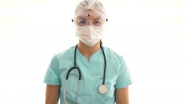 Jeune femme médecin main gestuelle STOP Coronavirus . — Video
