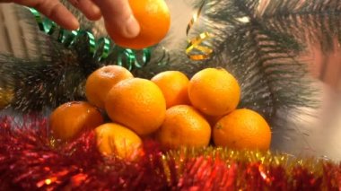 Yeni yıl. Noel kompozisyon mandalina, Noel ağaç dalları ve Noel rakamlar