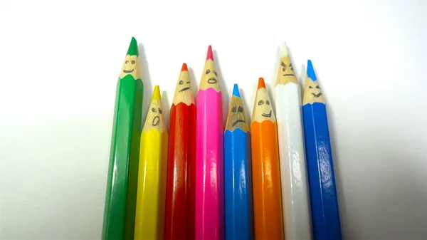 Lápis coloridos no fundo branco, close-up, HD — Fotografia de Stock