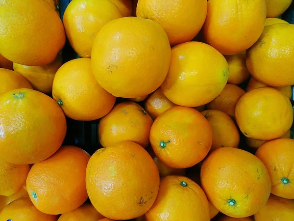  Büyük taze Navel portakal süpermarkette arka planı için