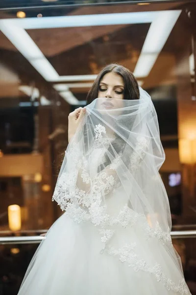 Sposa in abito da sposa — Foto Stock