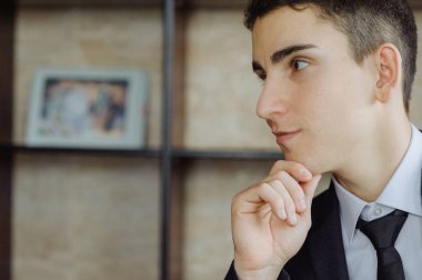 Portre yakışıklı damat
