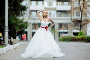 Düğün sabah dövmeli güzel gelin