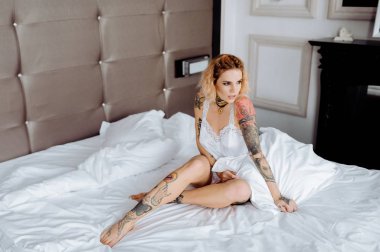 Düğün sabah dövmeli güzel gelin