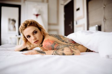 Düğün sabah dövmeli güzel gelin