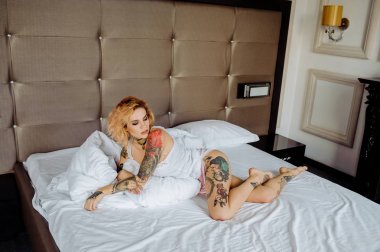 Düğün sabah dövmeli güzel gelin