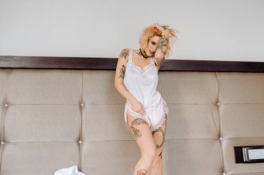 Düğün sabah dövmeli güzel gelin