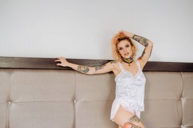 Düğün sabah dövmeli güzel gelin