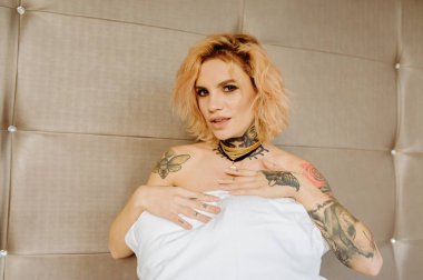 Düğün sabah dövmeli güzel gelin