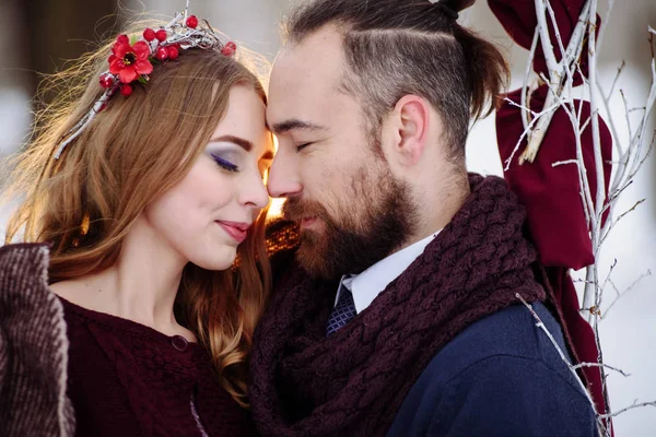 Elegante bella giovane coppia sposa e sposo — Foto Stock
