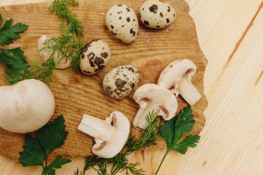 Royal fışkın maydanoz ve dereotu ile mantar