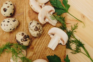 Royal fışkın maydanoz ve dereotu ile mantar