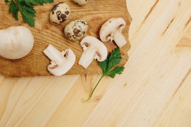 Royal fışkın maydanoz ve dereotu ile mantar