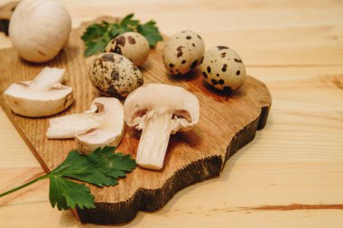 Royal fışkın maydanoz ve dereotu ile mantar