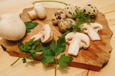 Royal fışkın maydanoz ve dereotu ile mantar