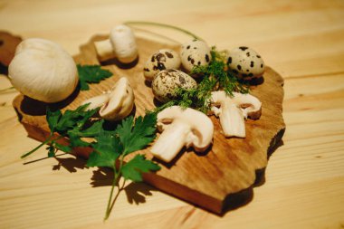 Royal fışkın maydanoz ve dereotu ile mantar