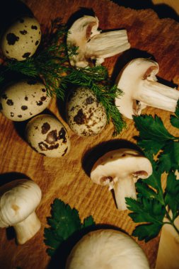 Royal fışkın maydanoz ve dereotu ile mantar