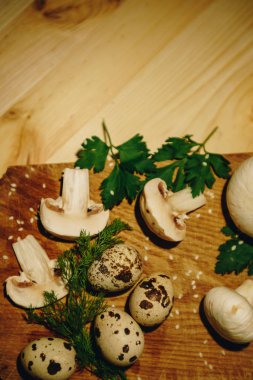 Royal fışkın maydanoz ve dereotu ile mantar