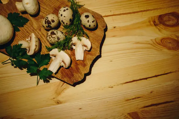 Royal fışkın maydanoz ve dereotu ile mantar