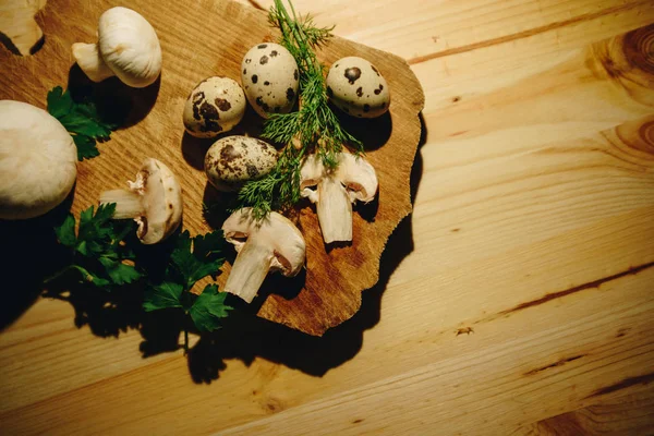 Royal fışkın maydanoz ve dereotu ile mantar