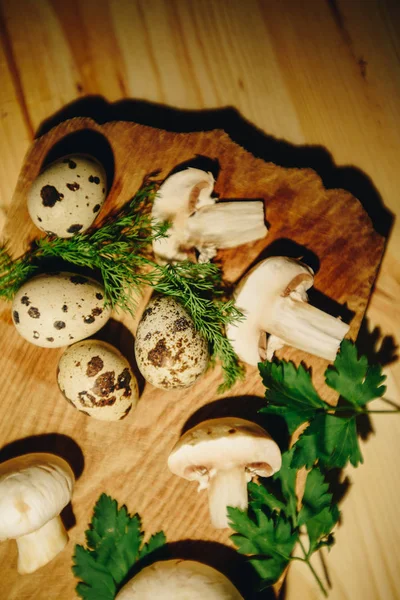 Royal fışkın maydanoz ve dereotu ile mantar