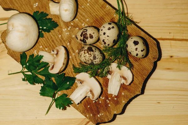 Royal fışkın maydanoz ve dereotu ile mantar