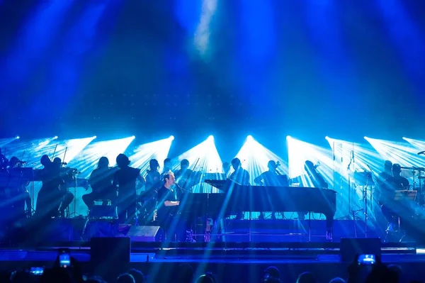 Kharkiv, Ukraine - May 21, 2019: Svyatoslav Vakarchuk with orchestra — 图库照片