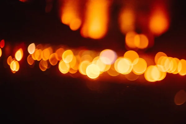 Turuncu ve sarı bulanık şehir ışıkları — Stok fotoğraf