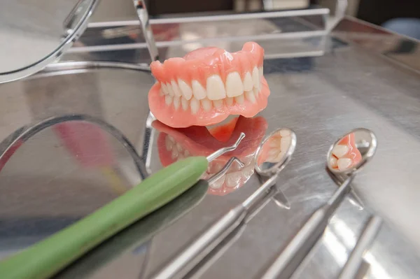 Set Dentures Dental Tools Close Teeth Dental Mirror Diagnosis Copayment — Stock Photo, Image