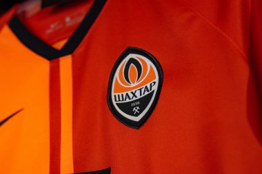 Kharkiv, Ukrayna - 3 Ağustos 2019: Fc Shakhtar 'ın futbol takımı (forması) fan dükkanında