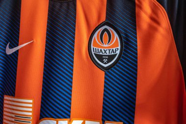 Kharkiv, Ukrayna - 3 Ağustos 2019: Fc Shakhtar 'ın futbol takımı (forması) fan dükkanında